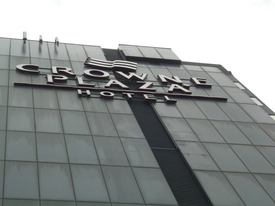 Российская сборная прибыла в отель Crowne Plaza Hotel